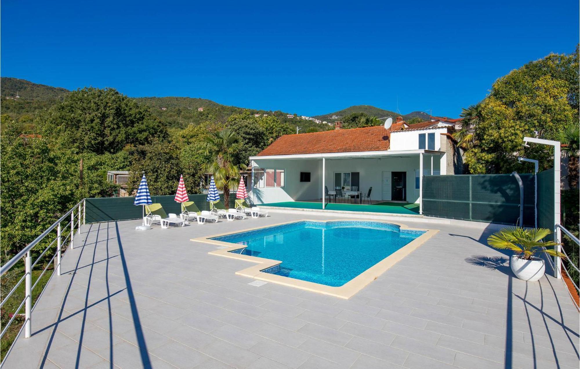 Casa vacanze Gorgeous In With Kitchen Ika